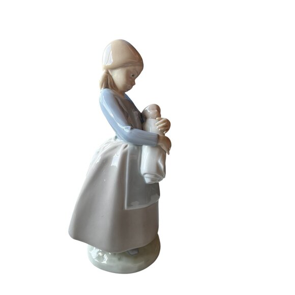 Lladro Girl Holding Baby Figurine 9" Tall Porcelain Spain Collectible sculpture - Picture 12 of 16